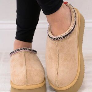Women's Tan Slip-On Shoes